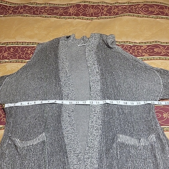 American eagle outfitters cardigan sweater. - Picture 9 of 10